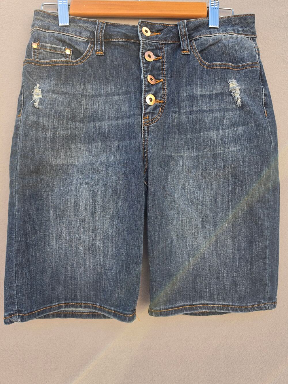 !iT Denim Helena High Rise Shorts Size 6